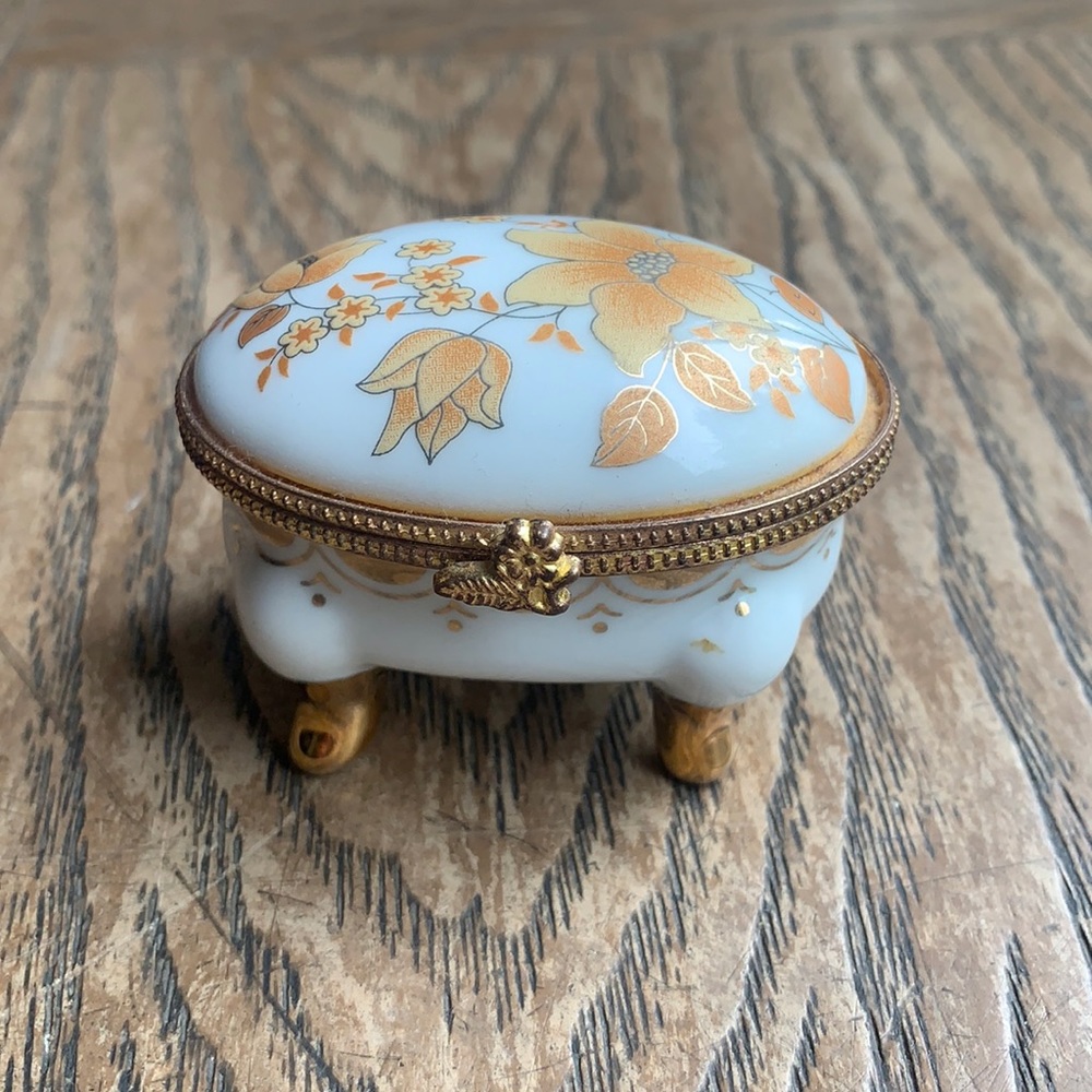 Mini China Jewelry Holder